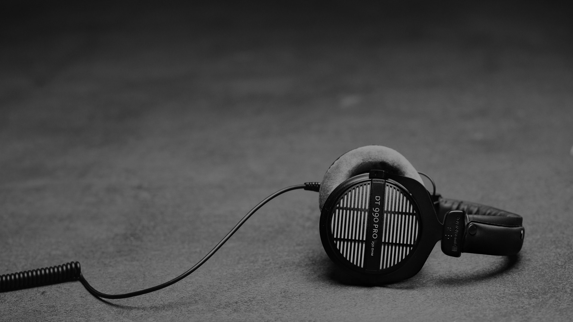 Beyerdynamic DT 990 PRO Open-Back Studio Headphones